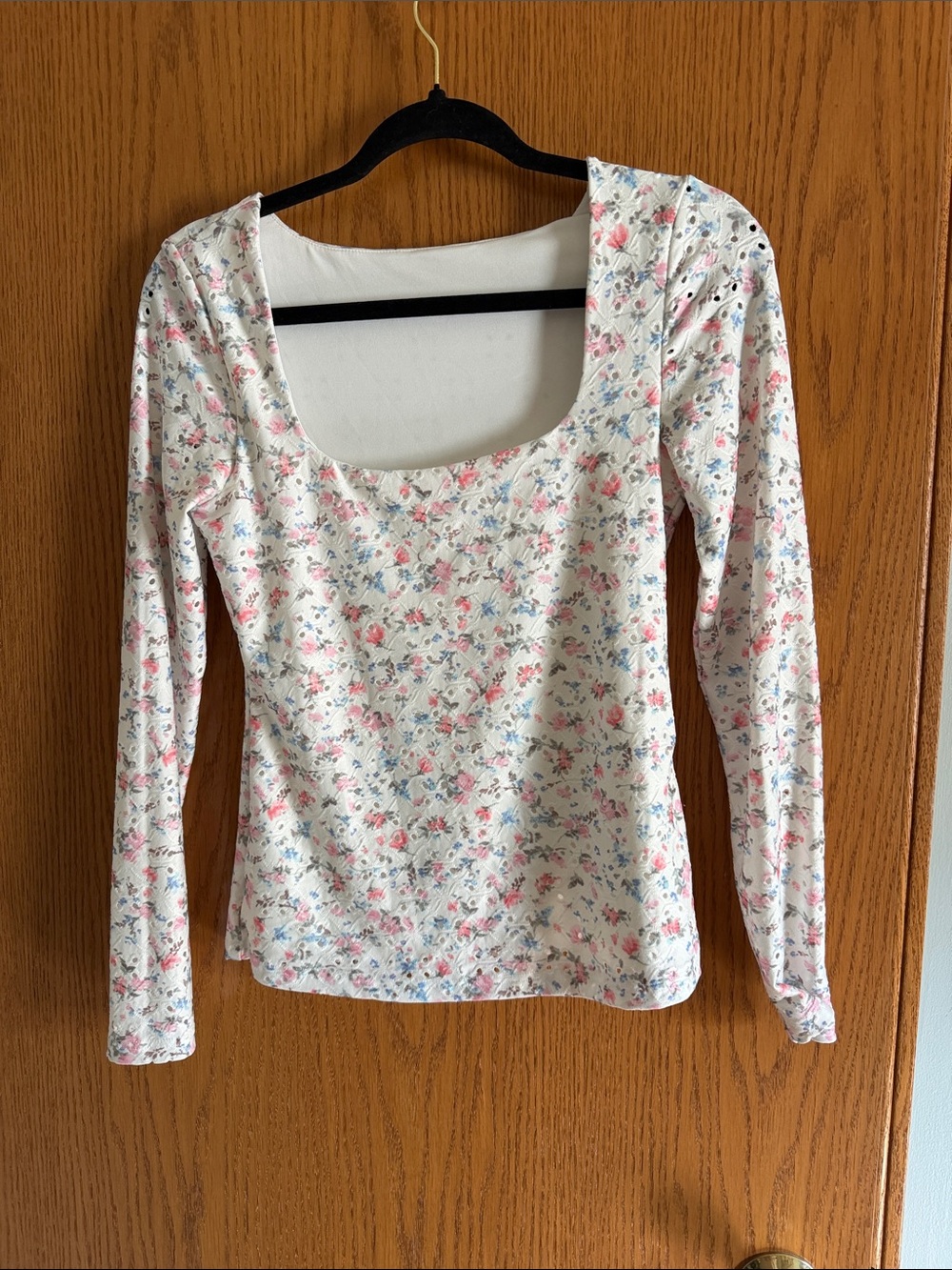 Women's White Floral Scoop Neck Long Sleeve Top